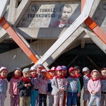 Grupa VI przed stadionem miejskim.