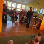 Występ podczas audycji muzycznej.