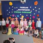 Grupowe zdjęcie uczestników konkursu w PS 21.