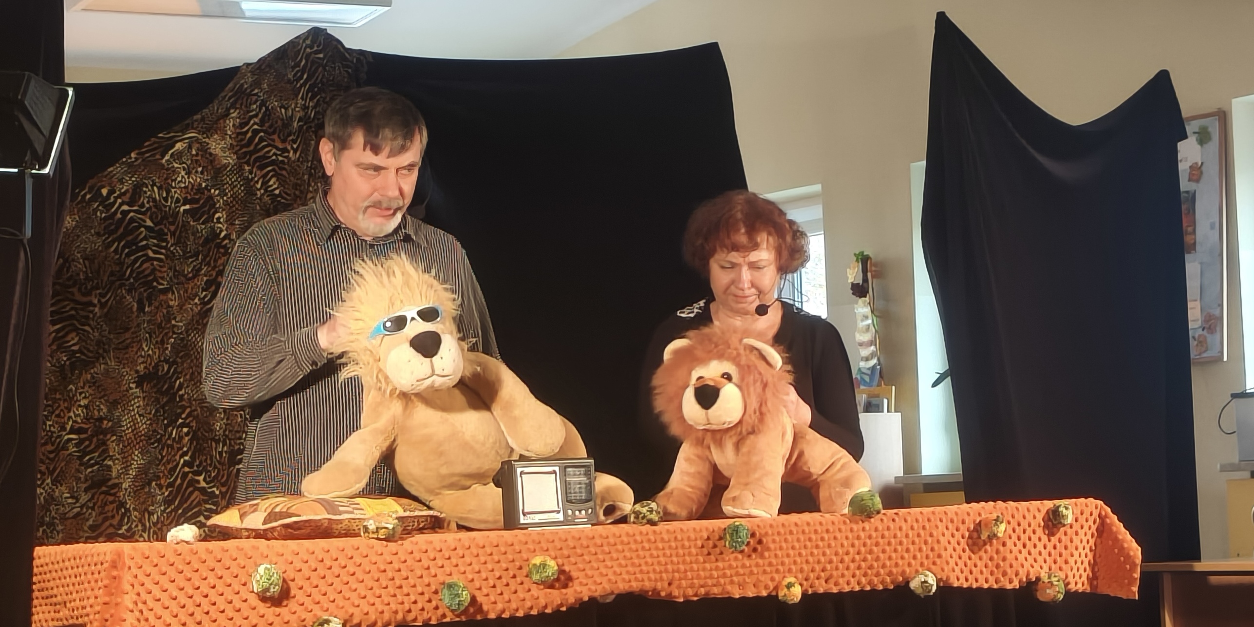 Przedstawienie Teatru CoNieCo - "Królem być i przyjacielem"